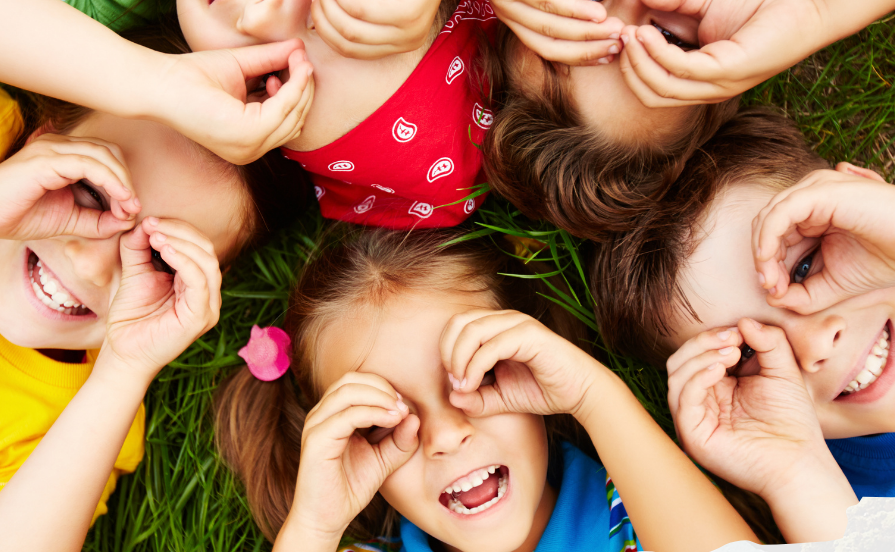 Illustration moderne d'enfants en camp de jour